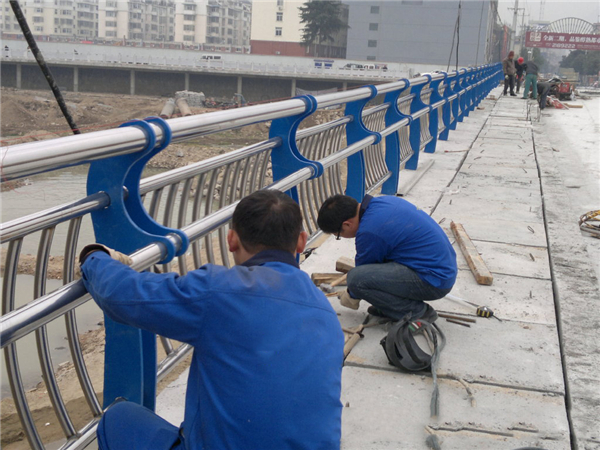 黔江不锈钢河道护栏的特性及其在城市景观中的应用