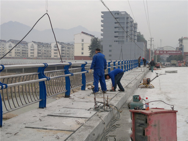 黔江不锈钢复合管护栏常见问题及解决方案