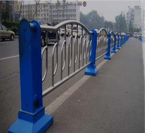 黔江不锈钢防撞栏杆生产制造工艺